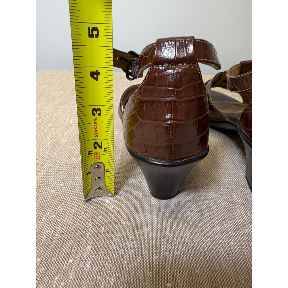 Croc Embossed Sandals Chocolate Brown T-Strap Minimalist Comfort Block Heel 7M - Picture 15 of 16
